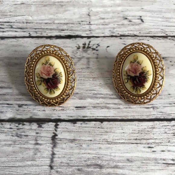 Vintage Jewelry - 🍋1928 Cameo Floral Earrings